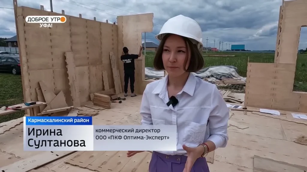 Ирина Султанова рассказывает о сборке несущего корпуса на объекте; кадр телепередачи